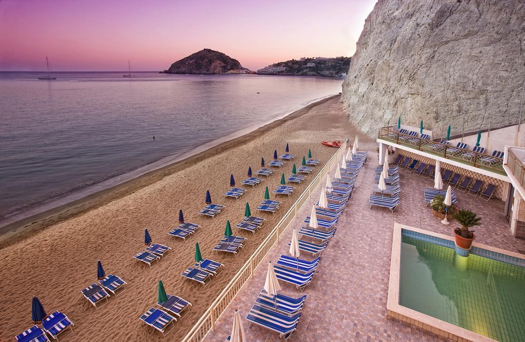 Hotel Vittorio Beach Resort Barano d'Ischia Номер фото